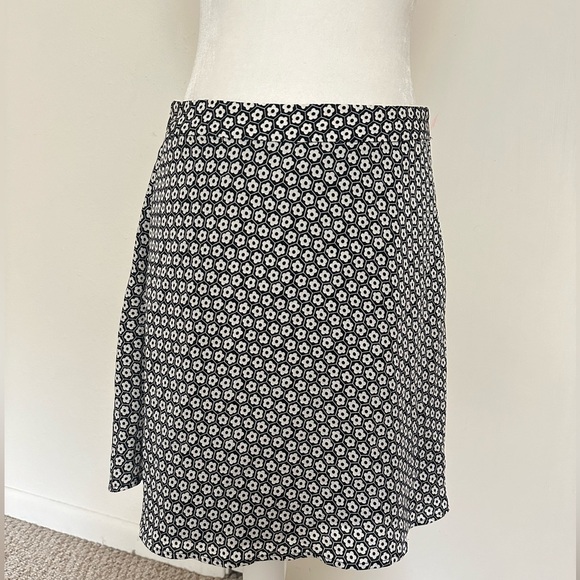 Michael Kors Dresses & Skirts - Michael Kors paisley print silk lightweight mini skirt size 6